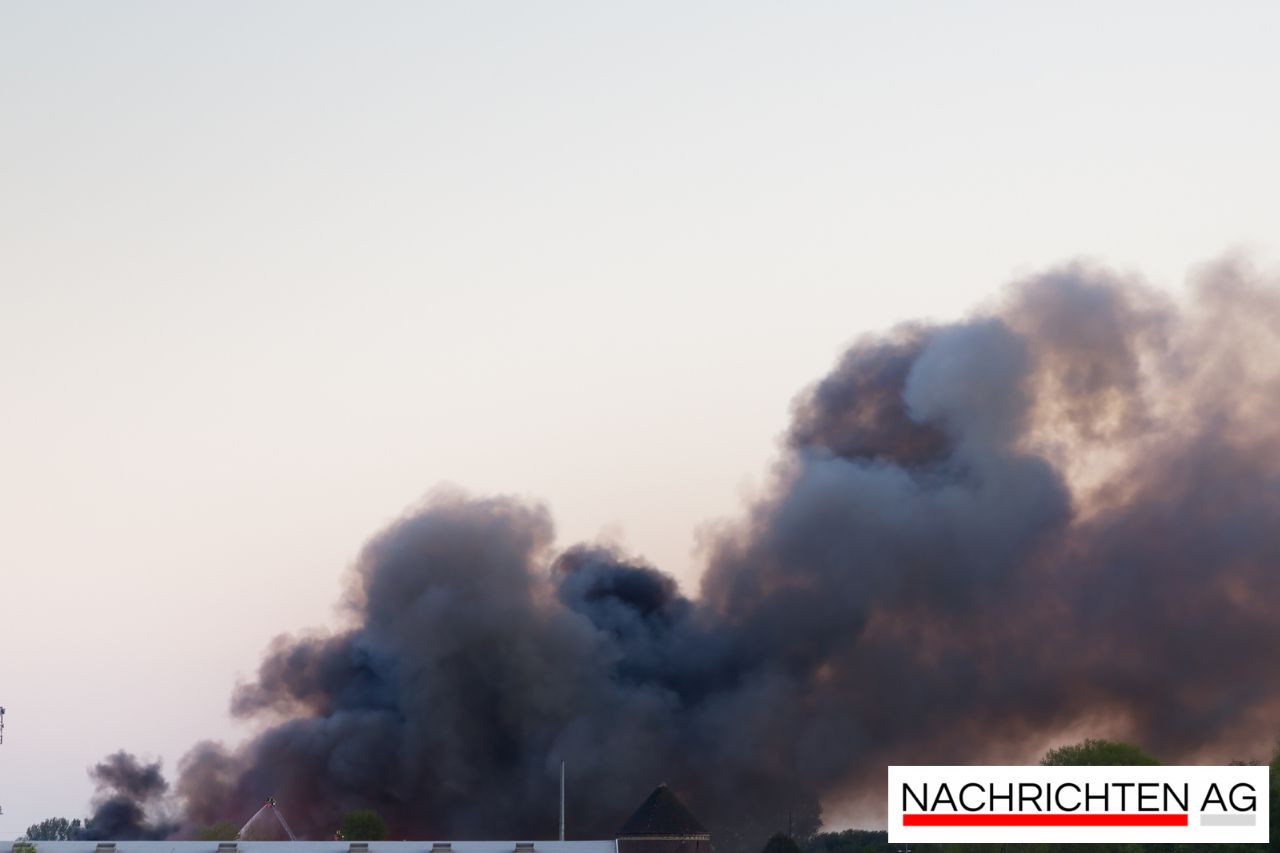 Großbrand in Losheim: Lagerhalle des Baumarkts komplett zerstört!