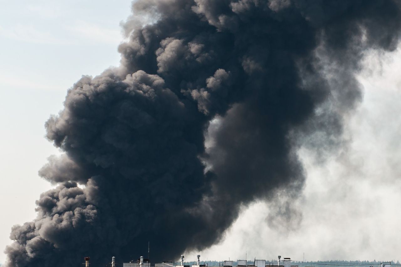Großbrand in Heusweiler: Ackerfläche in Flammen – Anwohner alarmiert!